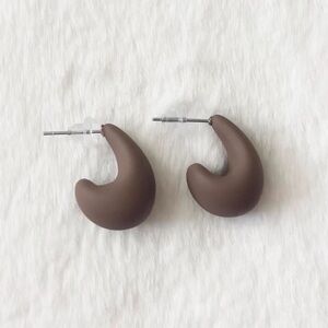 5/$15 🩷 MUST BUNDLE Matte Chocolate Brown Crescent Hoop Earrings
